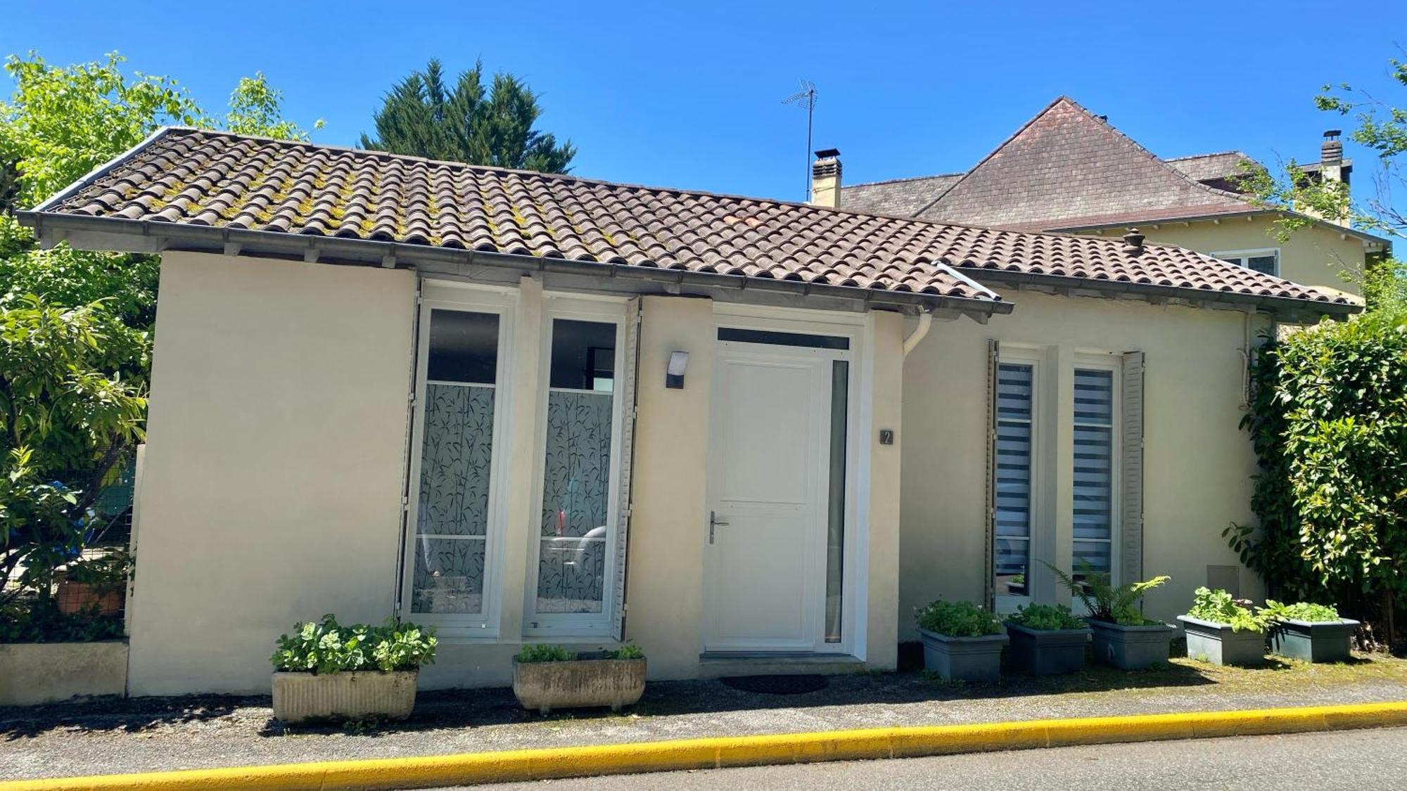 Agréable petit gîte avec piscine Salies-de-Béarn Exterior foto