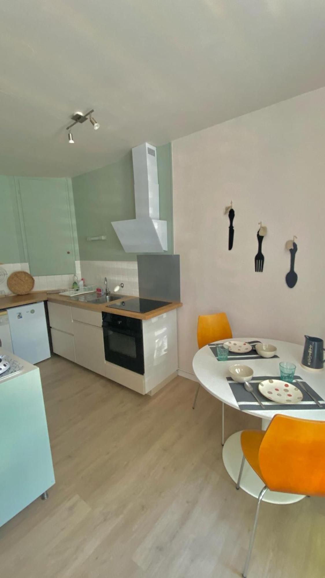 Agréable petit gîte avec piscine Salies-de-Béarn Exterior foto